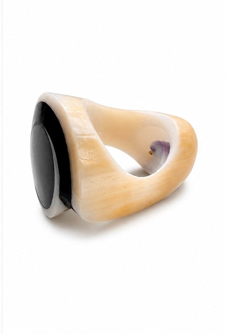 Moon Nàcar Shell Ring