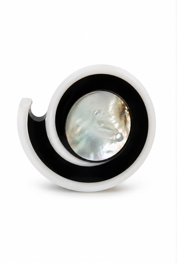 Moon Nàcar Shell Ring